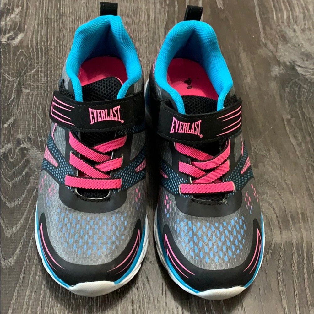 Kids lightweight sneakers